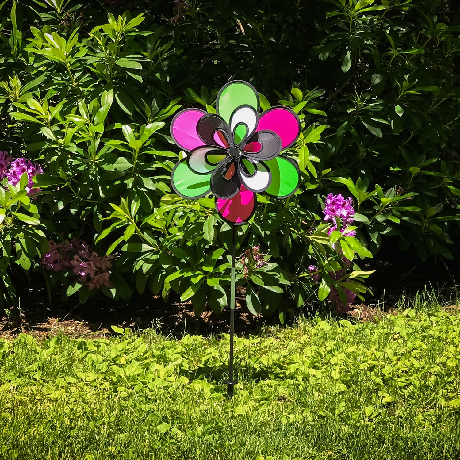 15'' Domino Windee Wheelz and Flower Spinner displaying vibrant flower and wheel designs, swirling in the garden under gentle breezes.