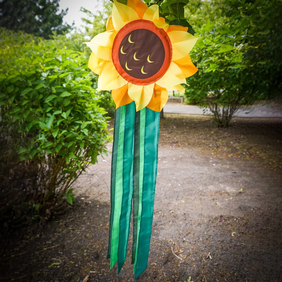 Sunny Flower Floral Windtail featuring vibrant 2D blossoms and fluttering tails designed for outdoor hanging decoration.