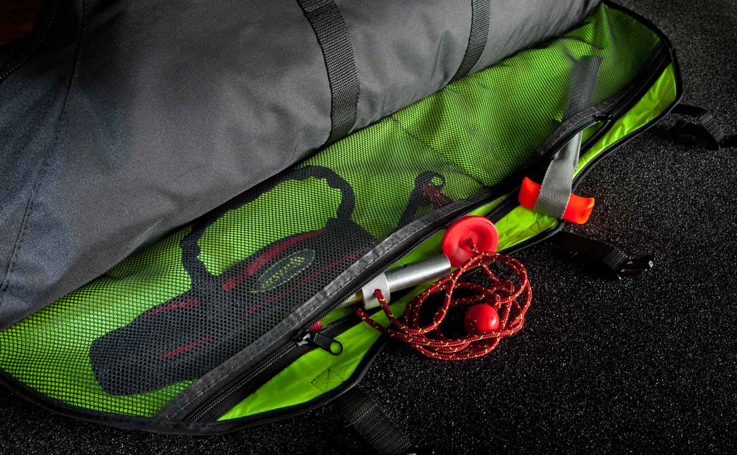 Large traction kite with convertible dual and quad-line control delivers serious pulling power for snow kiting, buggying, and landboarding.