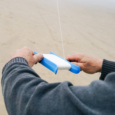 50lb x 500' Twisted Line Breezy WinderTM featuring a durable kite line in aqua color designed for effortless retraction and release, perfect for kite enthusiasts.