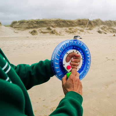 80 LB x 800' 9-inch blue kite reel with braided line and durable plastic construction, ideal for effortless kite flying.