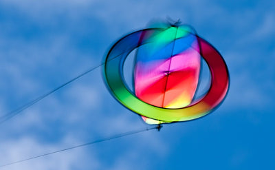 Rotor-style kite with spinning wing creates a colorful, gyroscopic flight display powered by the Magnus Effect.