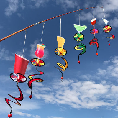 Alt Text = "Mini Cocktail 5 O'Clock Drink Spinner featuring a colorful cocktail glass design with a curlie tail, spinning in a garden setting.