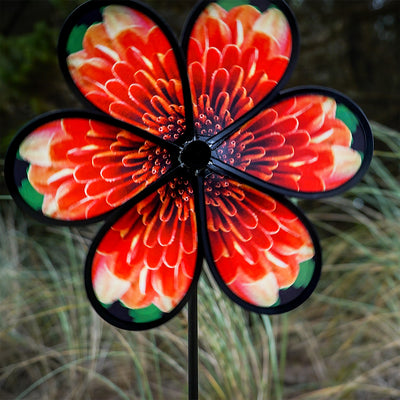 13.5-inch Mum Spinner with Leaves featuring realistic chrysanthemum petals and green leaves, spinning in a garden setting.