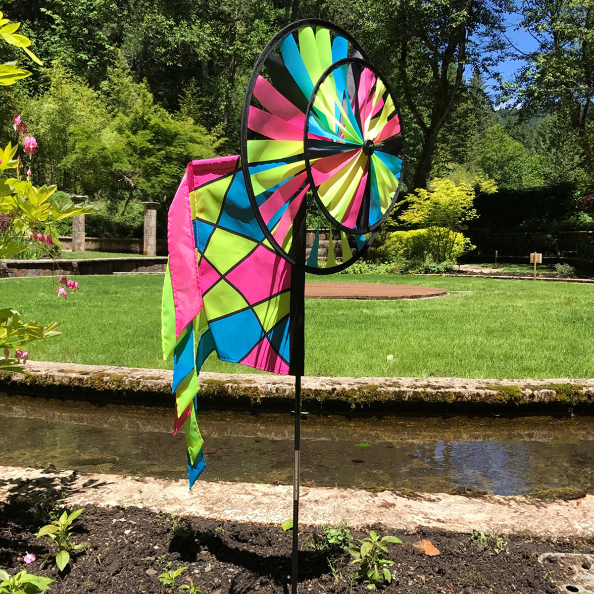 Neon Colorblock Spinner Wheels with Garden Flag & Tails – Kligs Kites