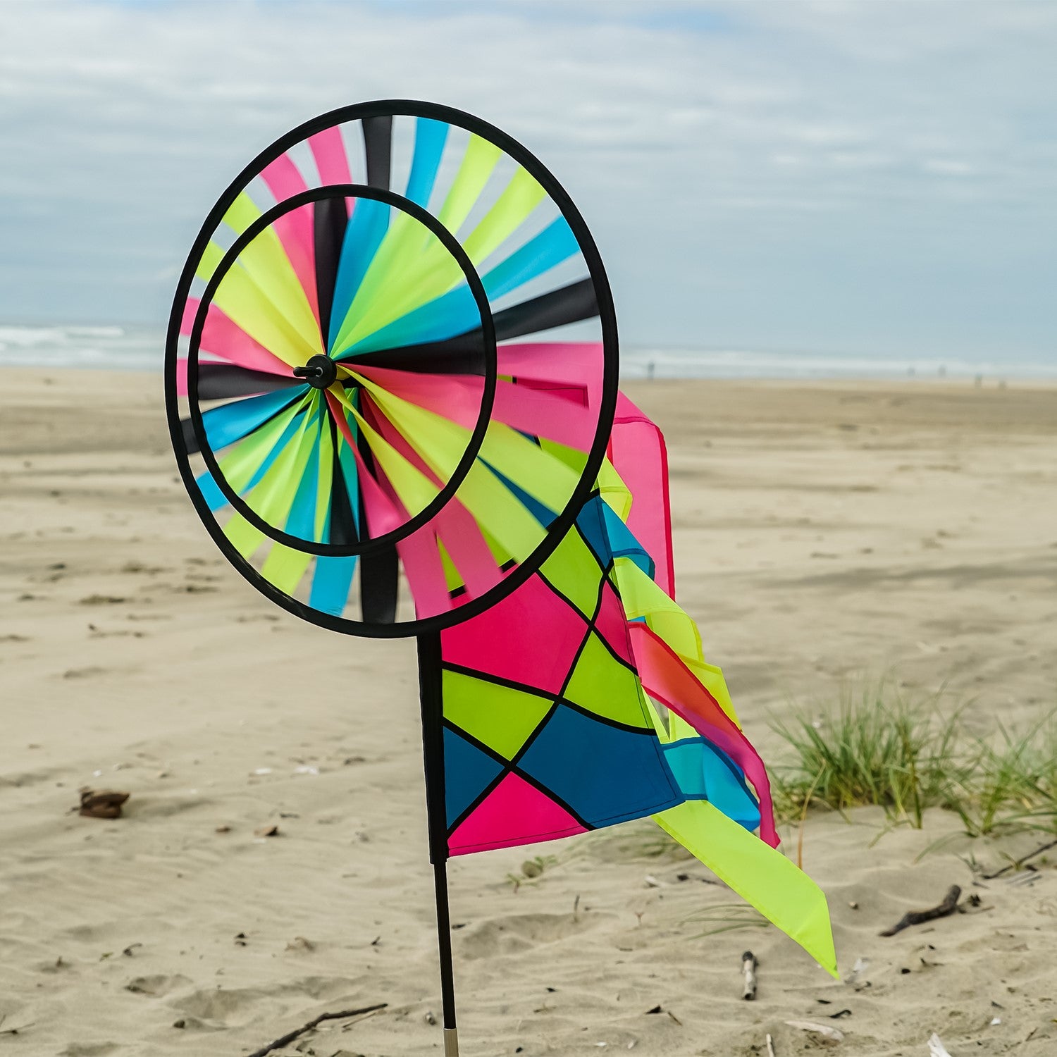 Neon Colorblock Spinner Wheels with Garden Flag & Tails – Kligs Kites